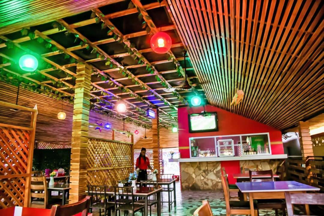 Kikis Court Resort Hohoe 외부 사진